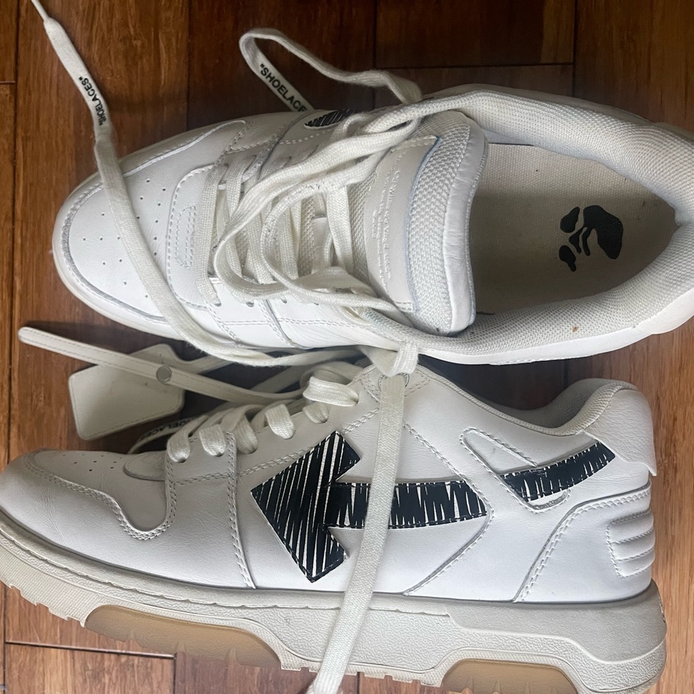 OFF WHITE OUT OF OFFICE LOW ARROW